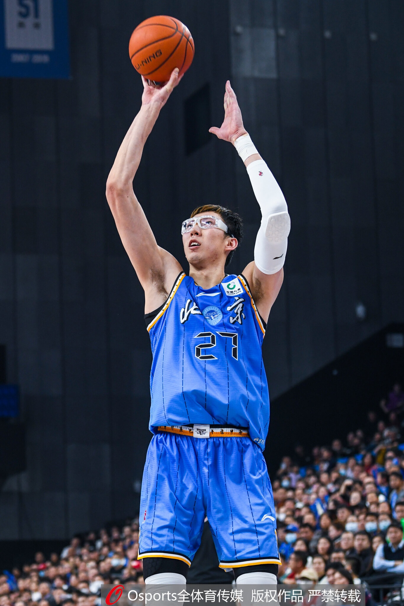 周琦半场出战13分钟 5中2拿到5分6板1助1帽 正负值+16