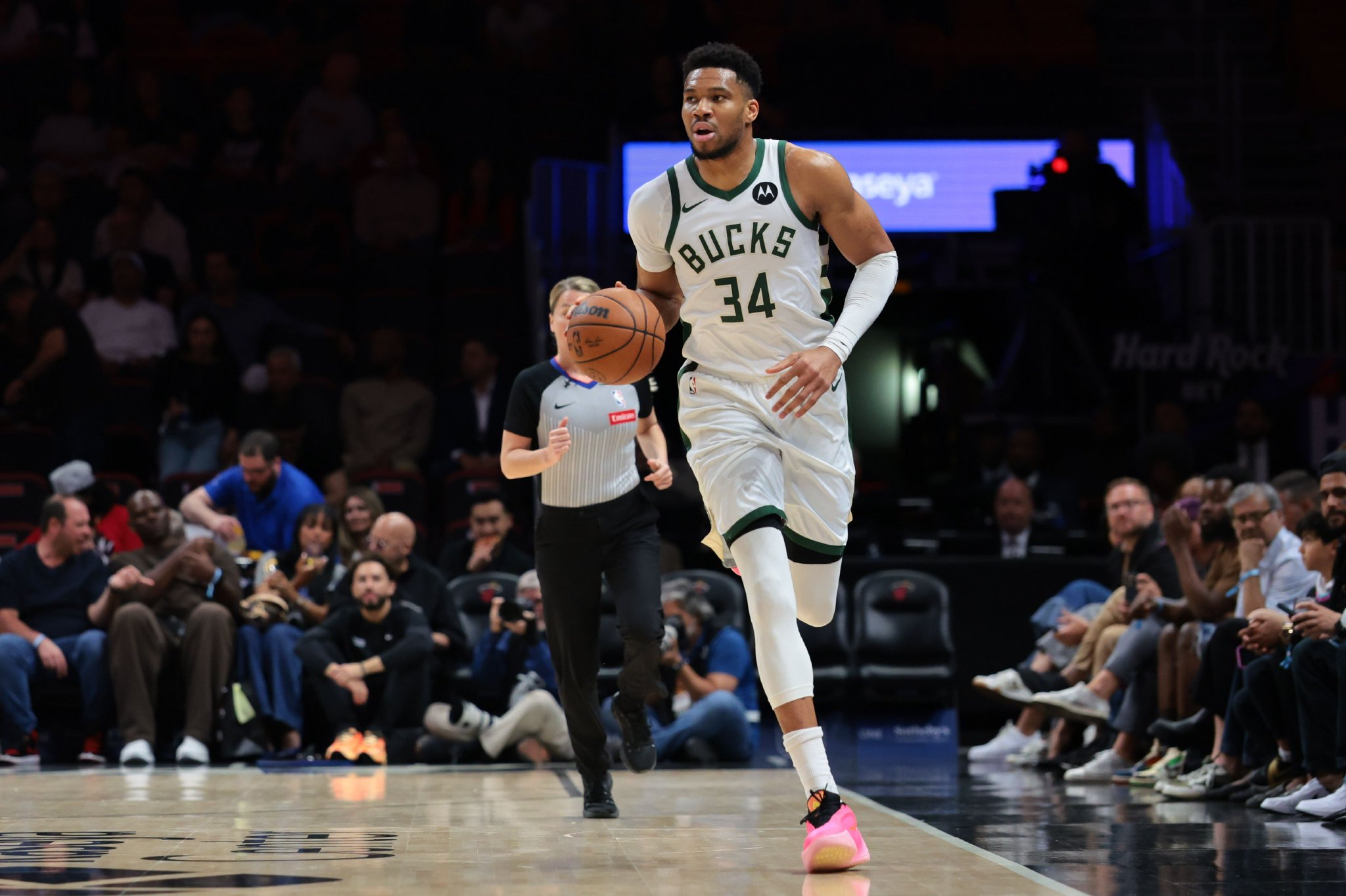 Shams：雄鹿希望字母哥受伤后本赛季剩余比赛休战 字母哥拒绝！