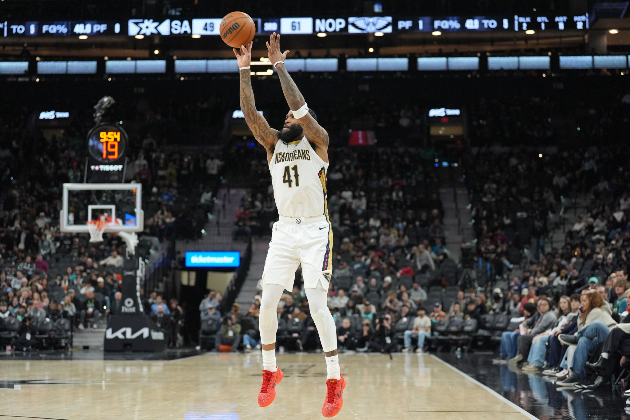 双枪！贝21中10&三分10中5砍25分 墨菲17中7&三分12中4砍23分