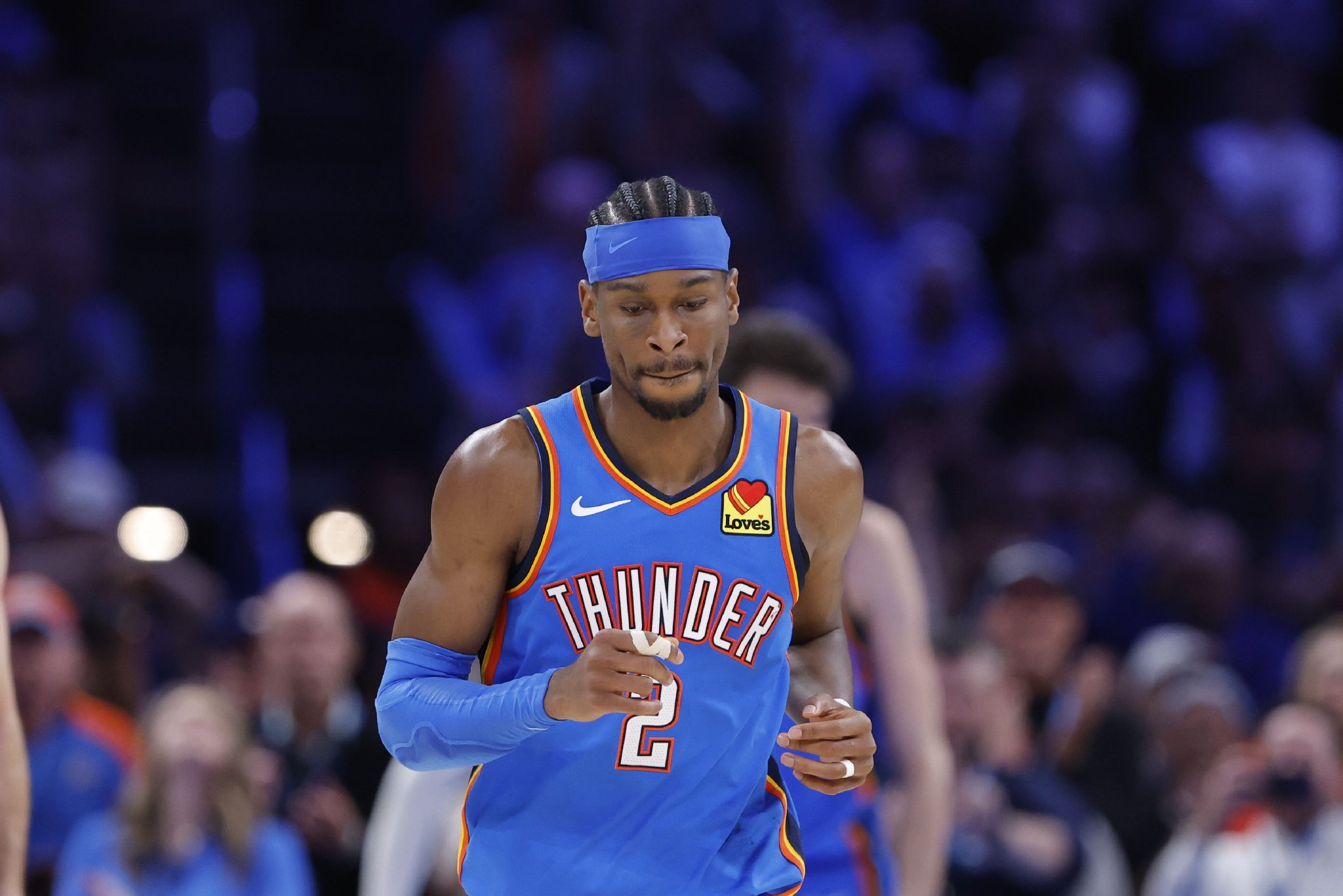 SGA本季前25场客场取得19胜&得分800+ 历史第三人&另两人是库乔