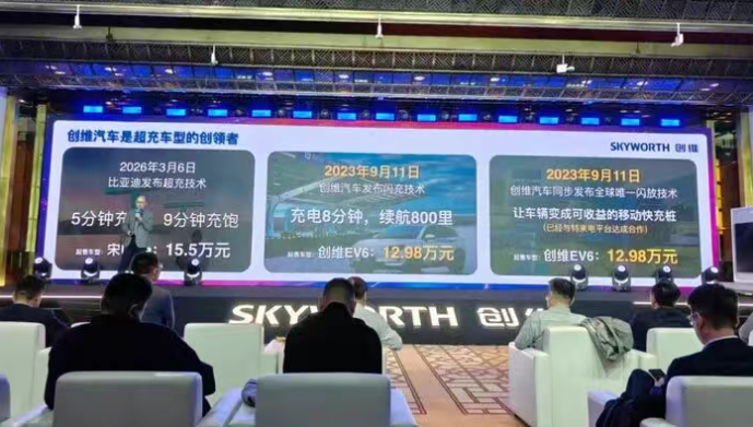 但仔细想，无论是屏幕上的海报还是陈的表达，都和我们的惯性思维玩了一个文字游戏。