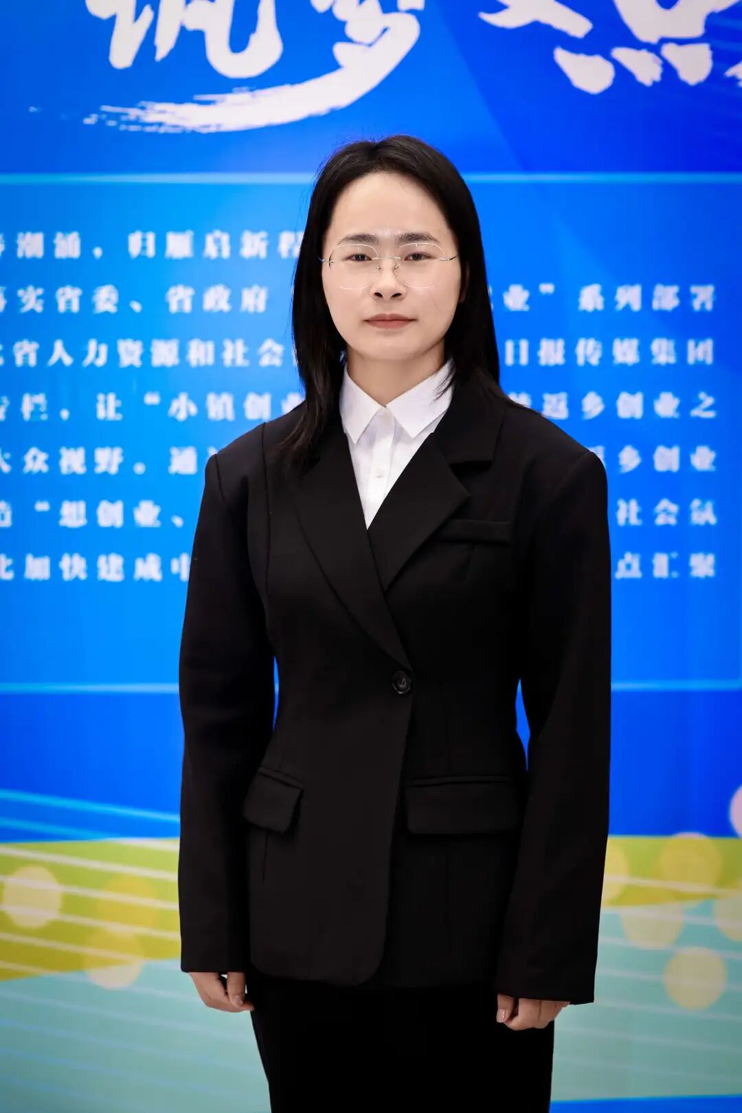 潜江市人社局党组成员、副局长李亚云