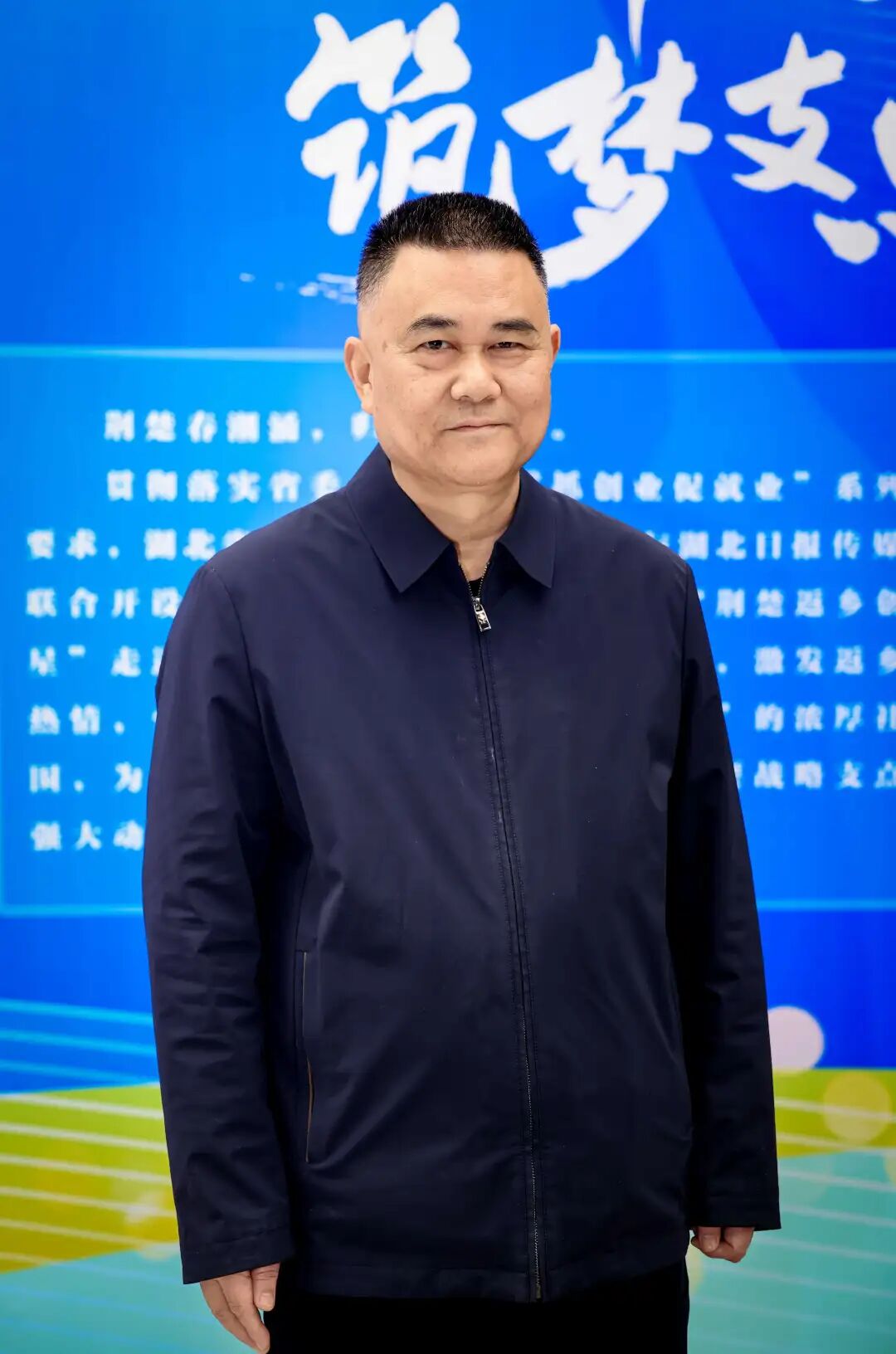 天门市人社局党组成员、副局长 江照新