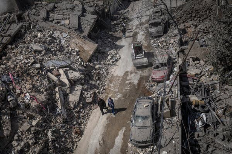 当地本领3月18日，黎巴嫩都门遭空袭后的表象。图源：好意思媒