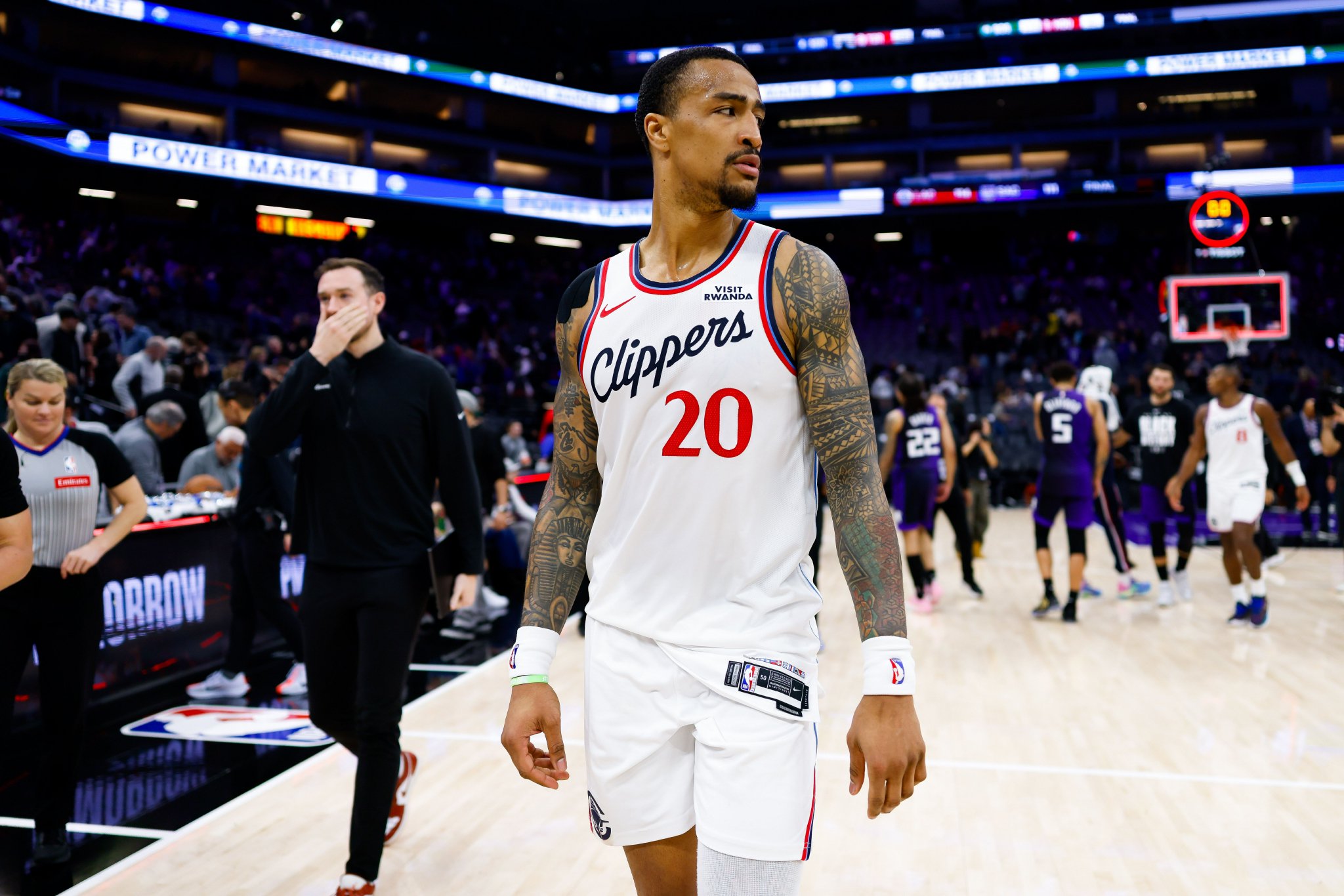 火力有谱！科林斯半场9中5拿到12分 三分4中2