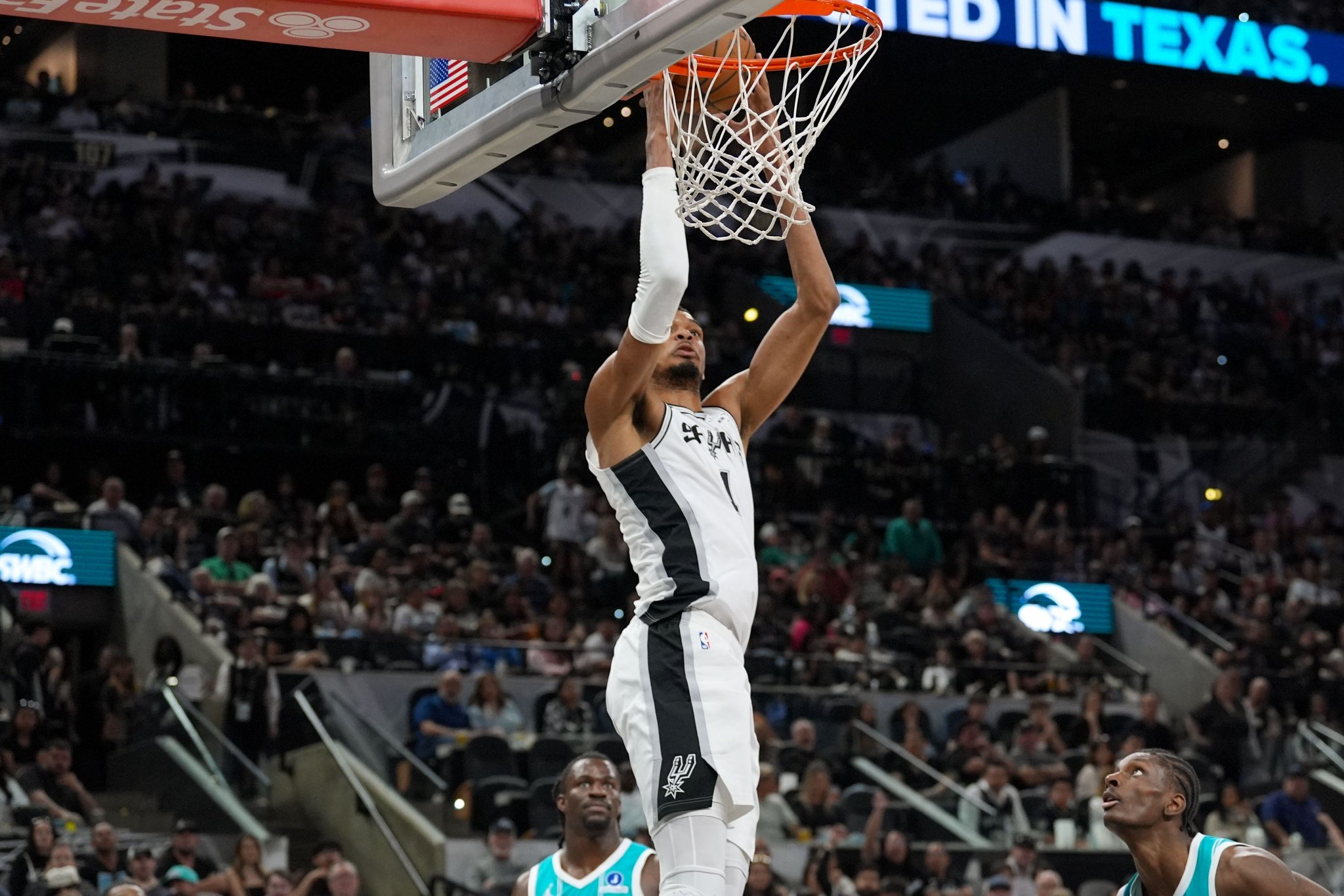 落后1分压时间？文班：若过早出手 无论命中与否都会自讨苦吃