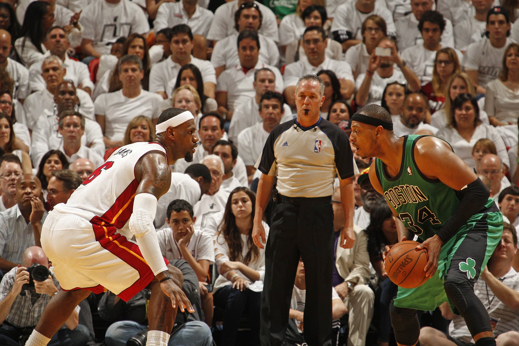 皮尔斯：就算詹姆斯今明两年再夺两冠 你仍然不能说他超越了乔丹