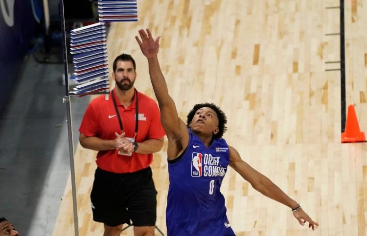 场均10.1助！Shams：爵士与G联盟助攻王肯尼迪·钱德勒签10天合同