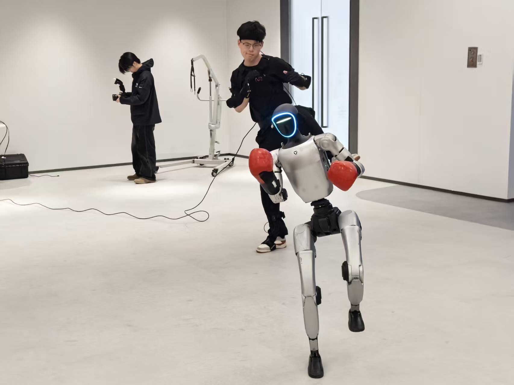 诺亦腾机器人在动捕过程中 王田 摄