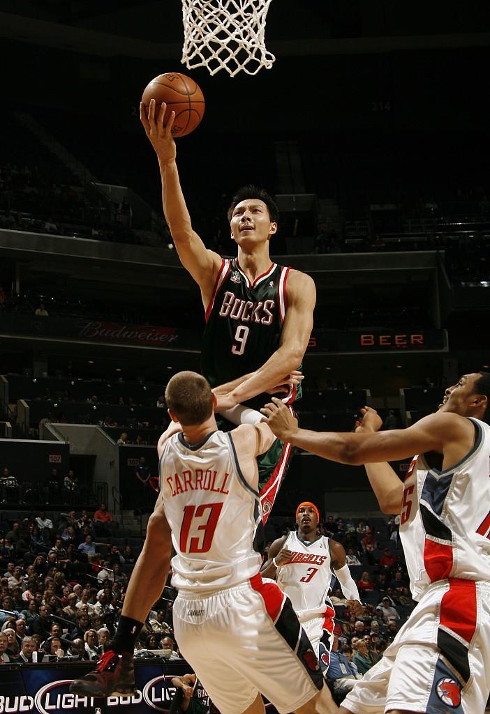 维拉纽瓦：当易建联替补让我生气 他走后我打出生涯最佳赛季