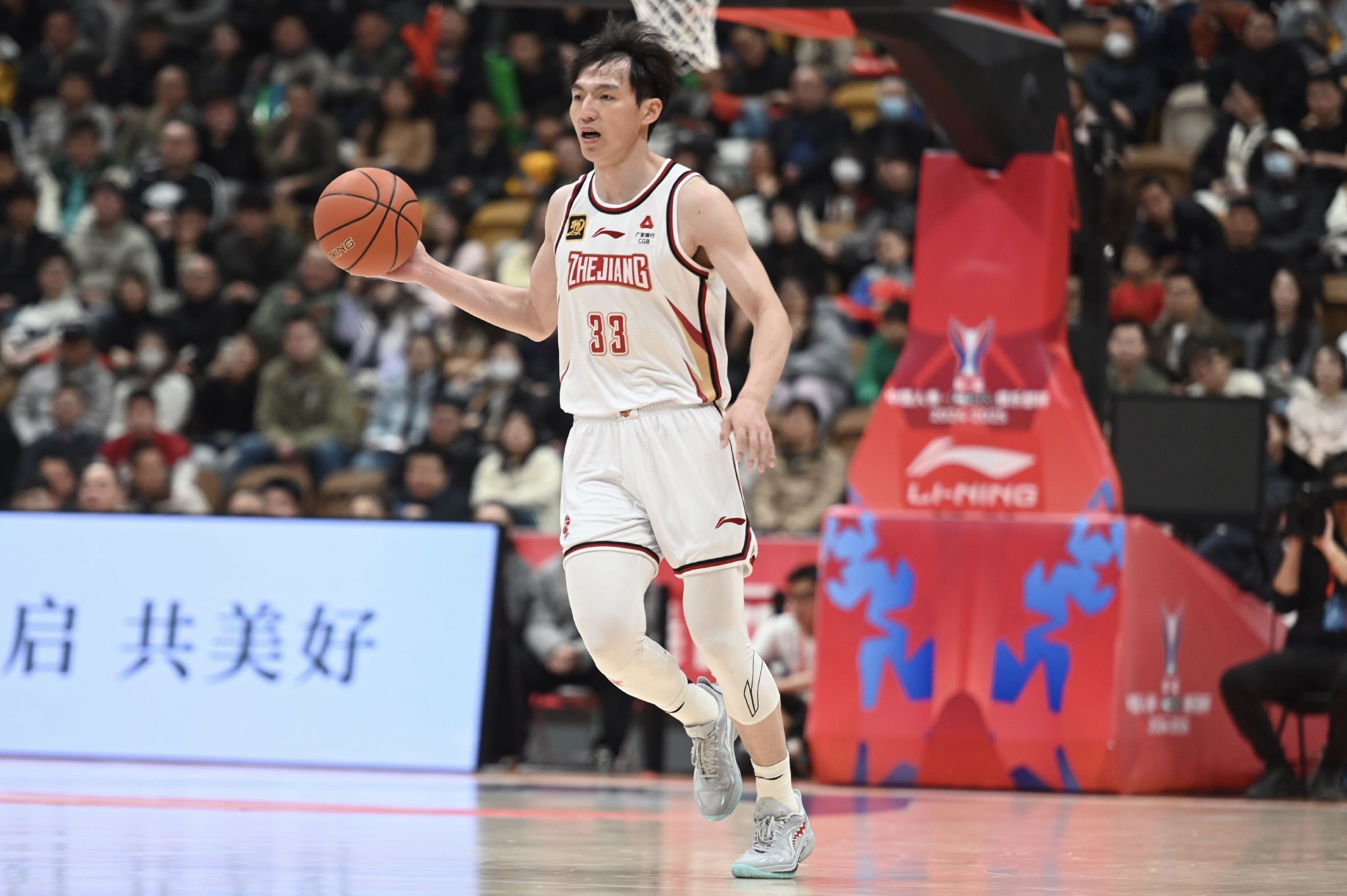 替补手感很热！吴前7中5拿到14分 三分5中4&首节命中压哨三分