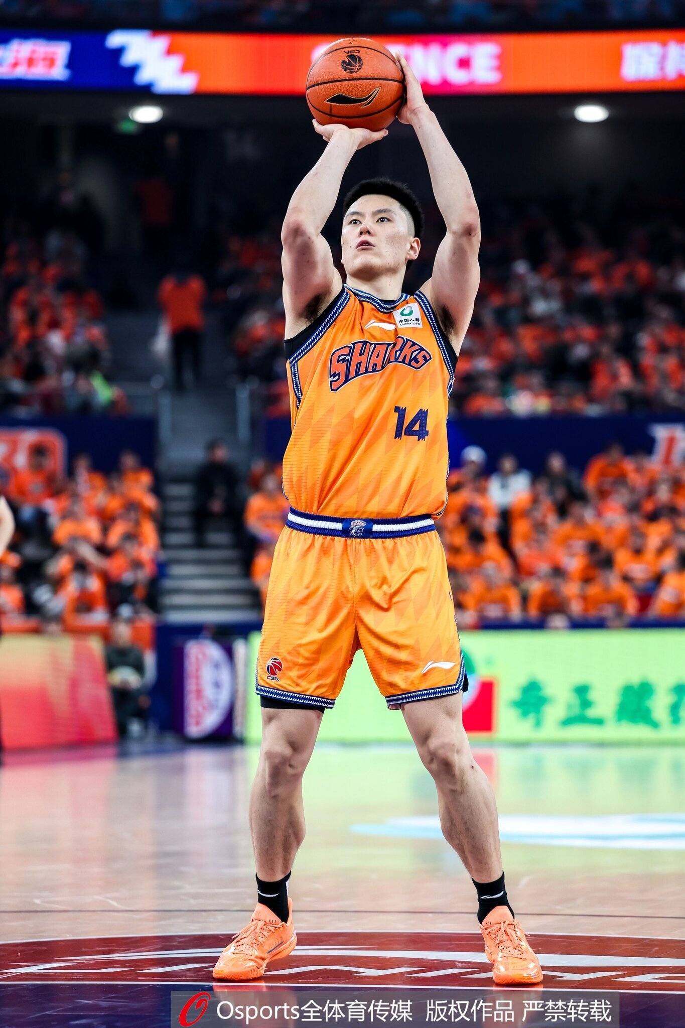 第三节独得14分！李弘权5记三分球拿下21分5板3助2断 正负值+32