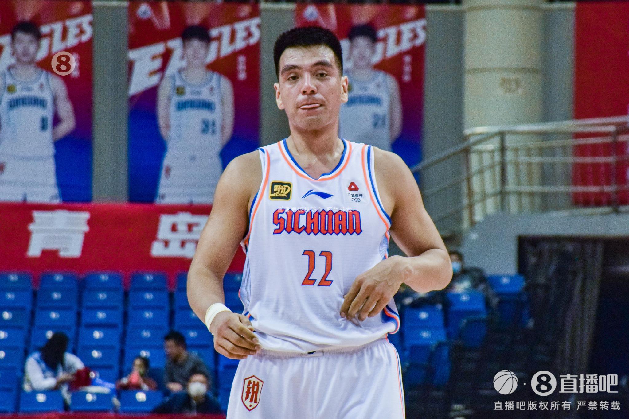 近乎完美！杨文学14中11超高效拿下24分4板2断难救主