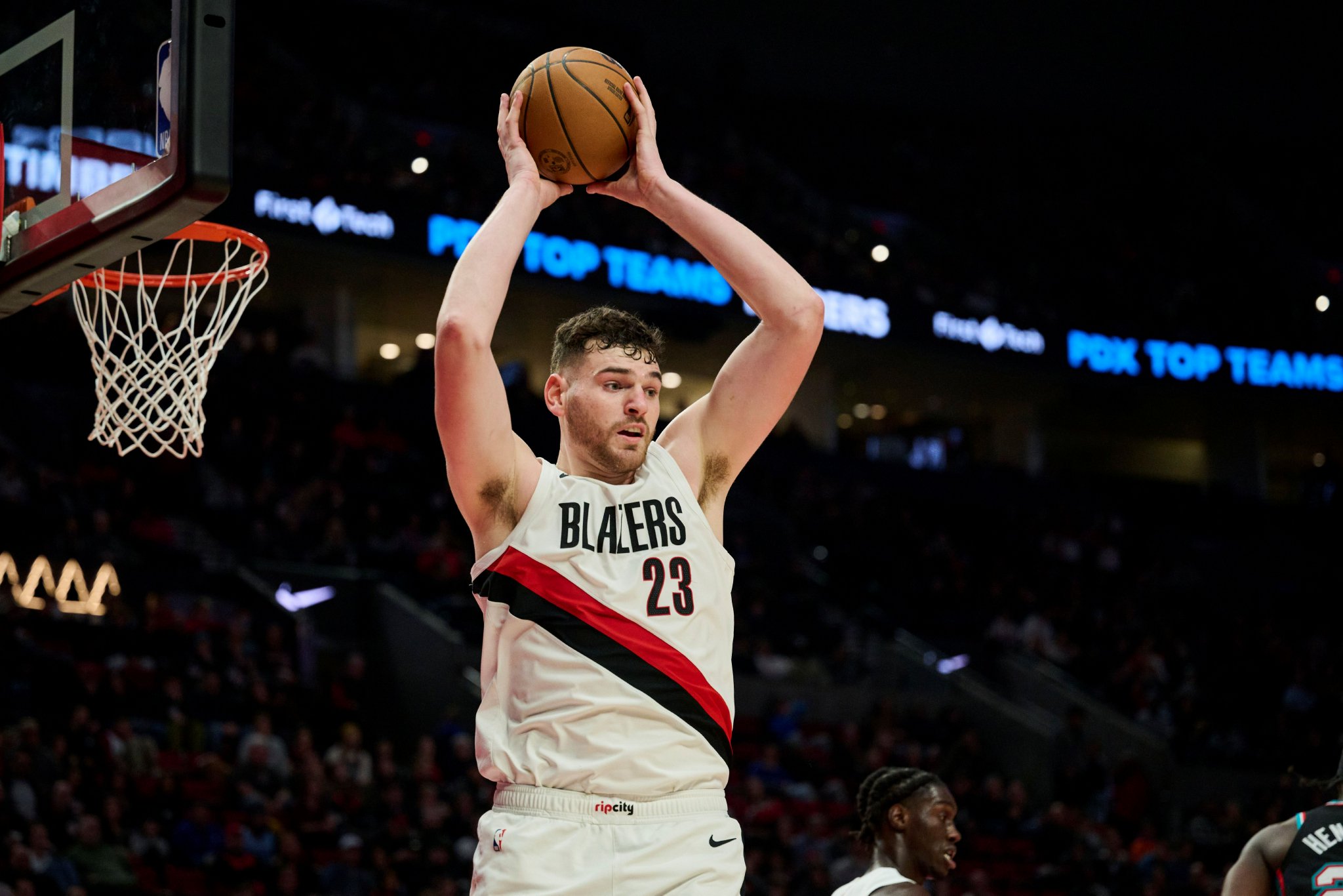 真挺强！克林根半场16分钟 9中7砍下17分11板3助2帽&抢4前场板