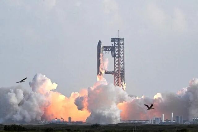 SpaceX“星舰”火箭进行试飞