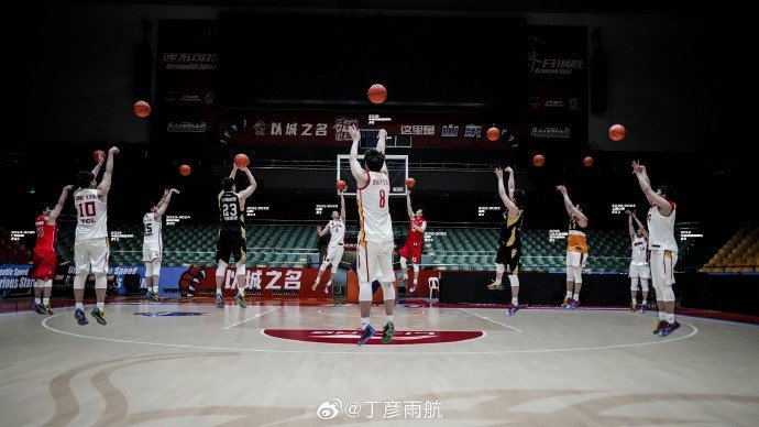 丁彦雨航：退役让我一夜之间长大了 爱让我轻轻地放下