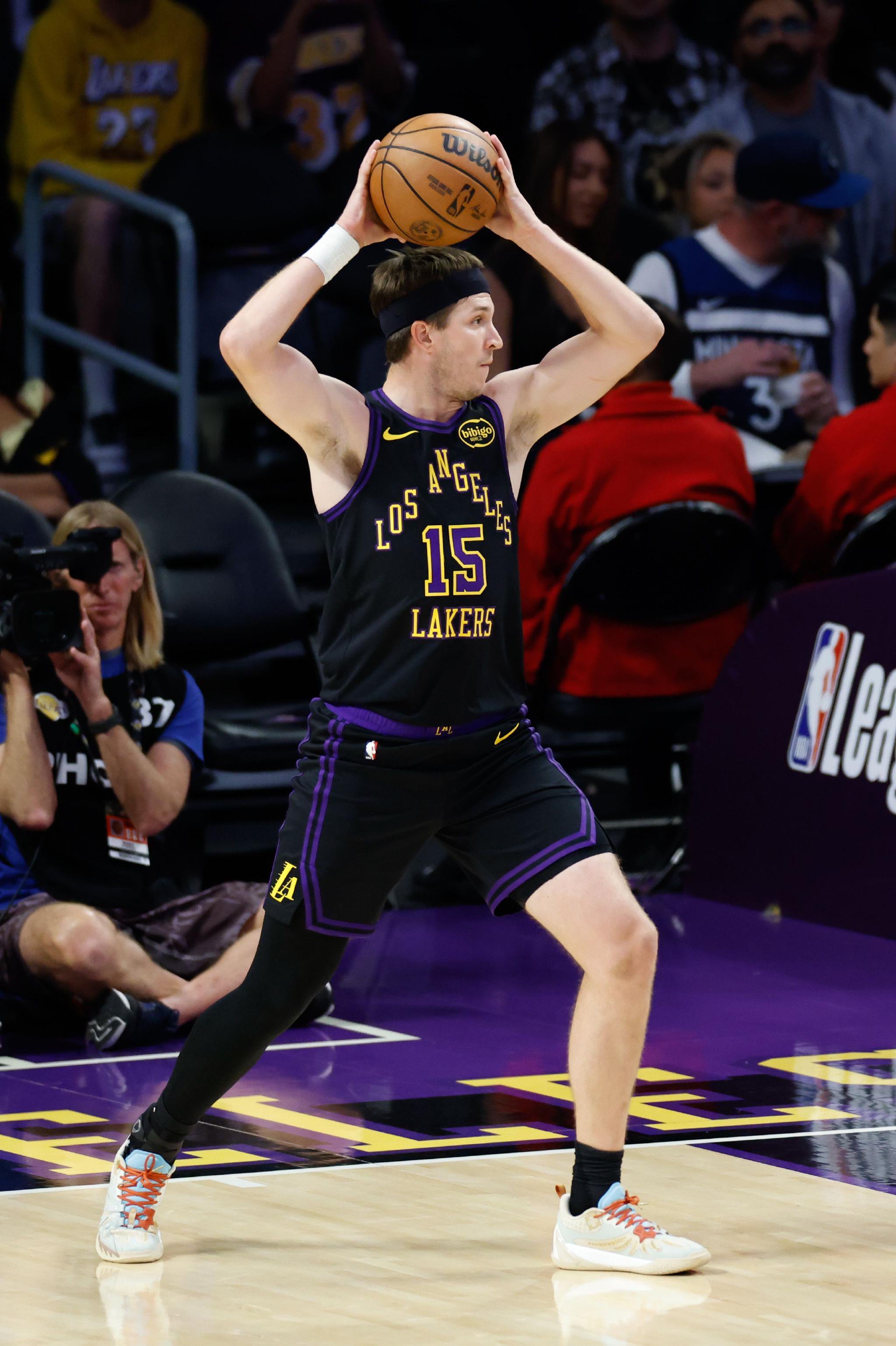 阿里纳斯：里夫斯是典型合同年打法 赛季初刷数据 赛季末避免受伤