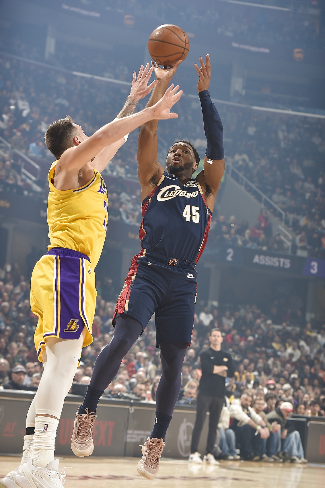 谁能单场拿到90分？麦迪：米切尔&布克&东契奇