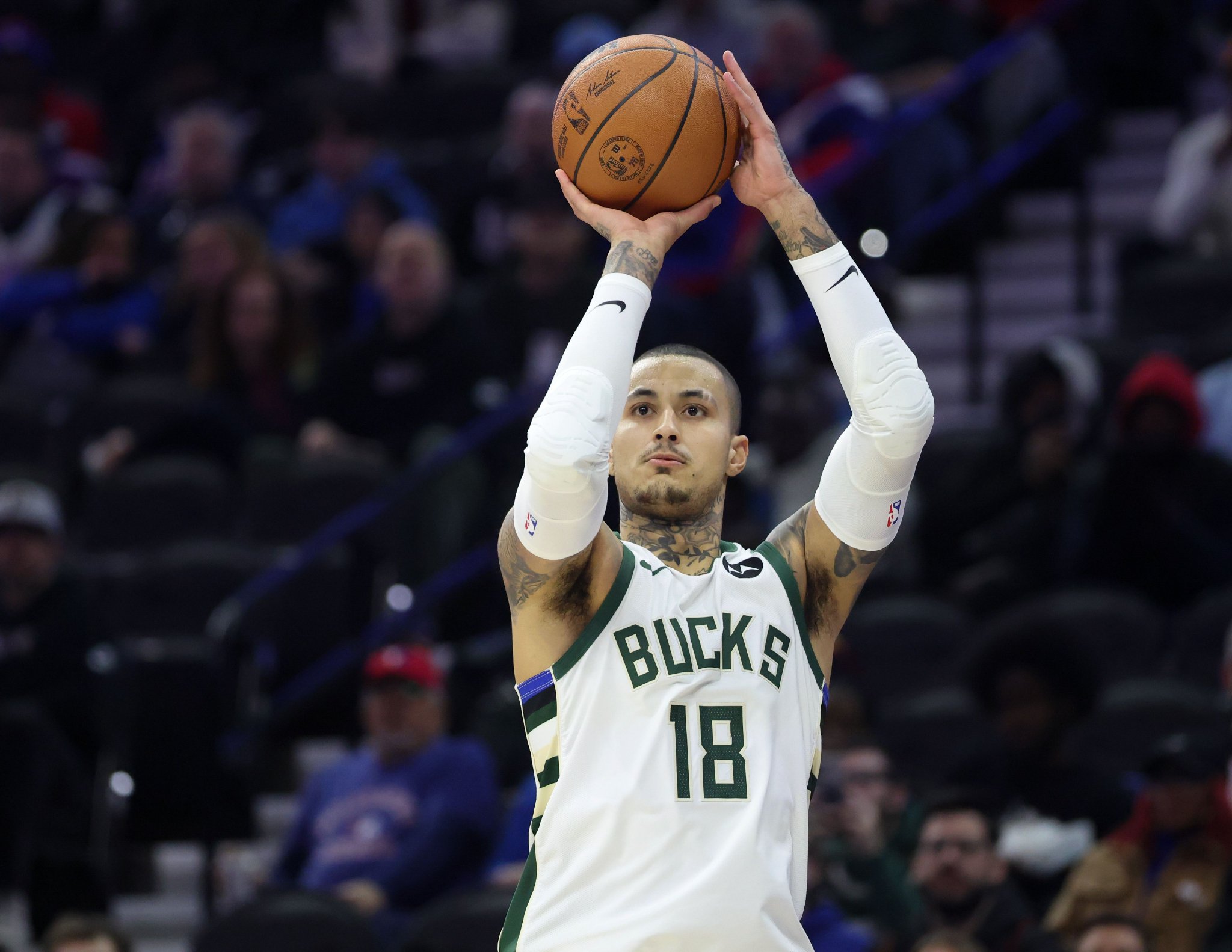 难得好状态！库兹马因跟腱紧张退出比赛 两节半12中7拿到20分