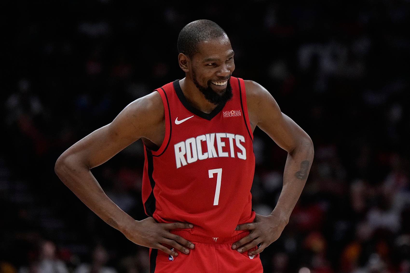 媒体人：这个夜晚杜兰特还是主角 身边年轻人没有让里程碑成为悲