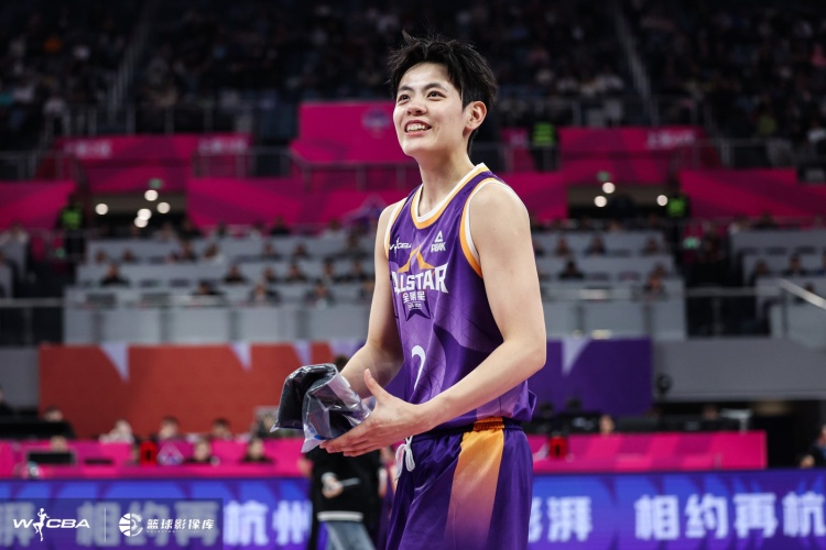 象征性打一打！杨舒予半场16分钟 5中2&三分4中1拿5分2板1助