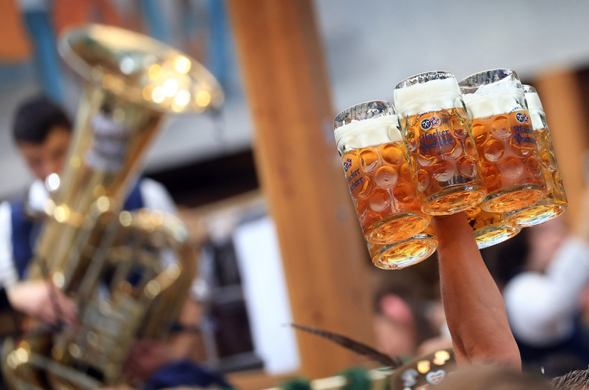 研究人员测量了那些在慕尼黑啤酒节上豪饮数升啤酒的人体内的激素变化。