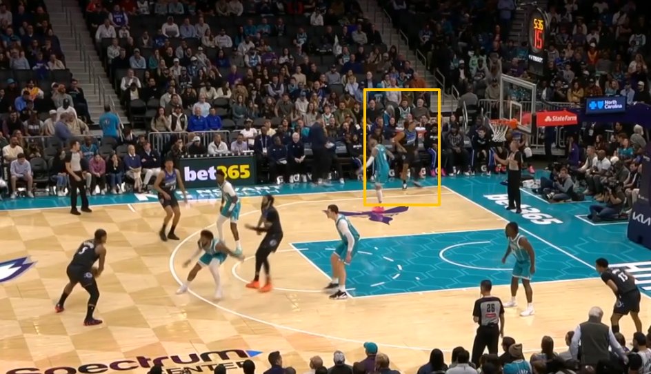 一出手2.5万没了！NBA官方：萨格斯朝观众席扔牙套 被罚2.5万美元