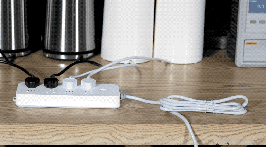 4台同规格水壶同时工作。图源：南京消防 