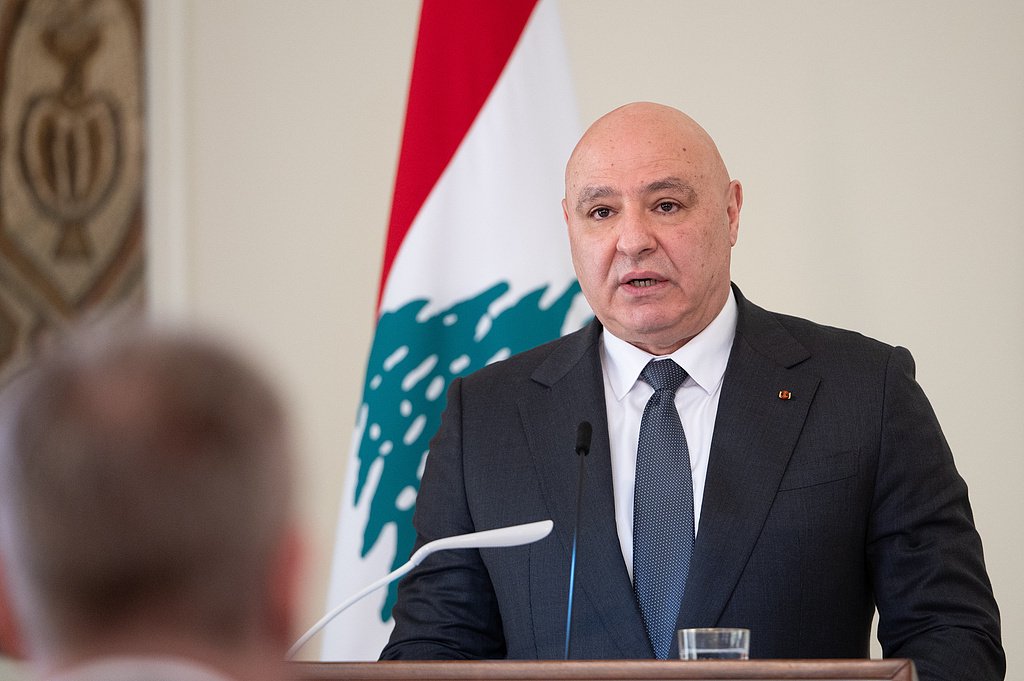 黎巴嫩总统：以色列空袭黎南部桥梁是地面入侵前兆