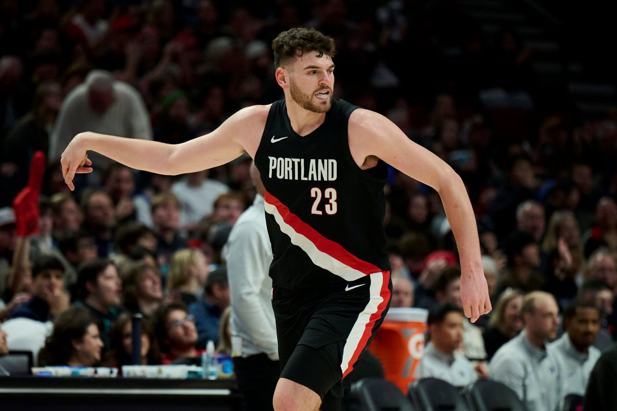 外线有谱！克林根半场9中6拿到全队最高16分外加7板 三分5中4