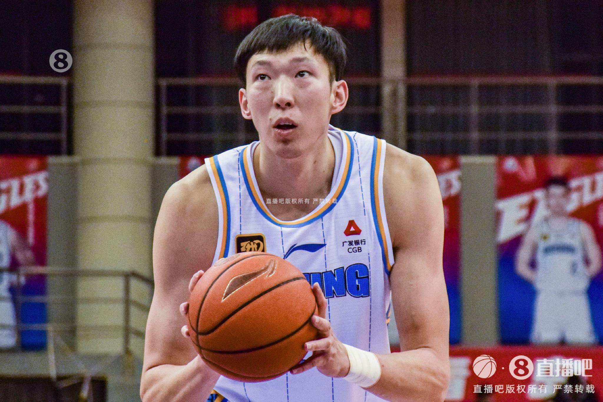 越练越回去了？周琦新秀赛季罚球命中率74.0% 本赛季只有47.4%