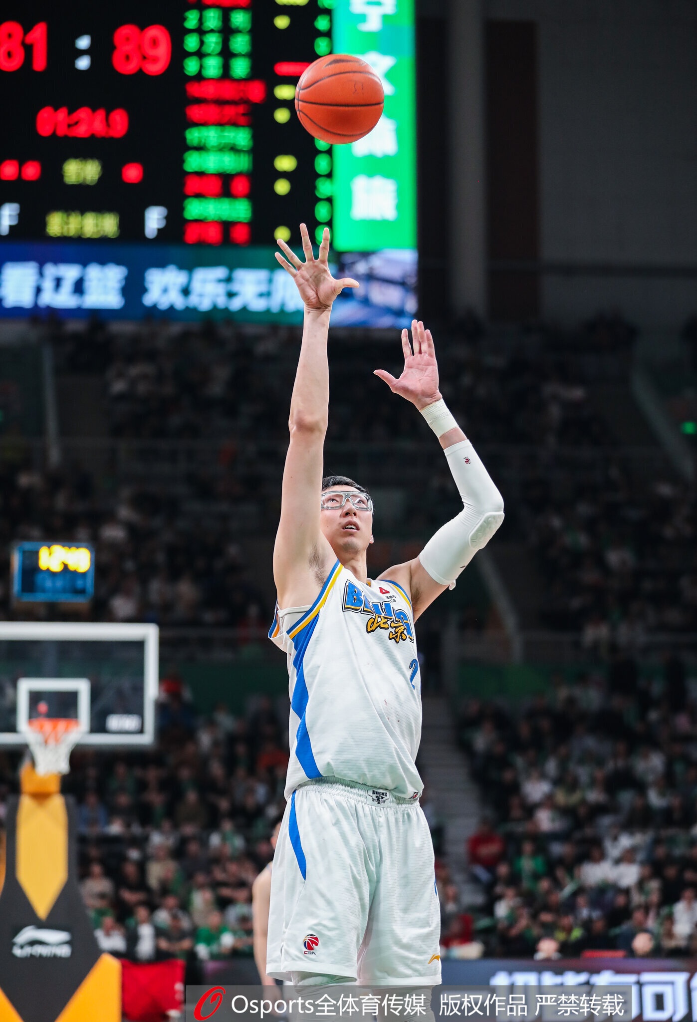 媒体人：周琦罚球表现太致命 哪怕他多进一个北京都有机会扳平