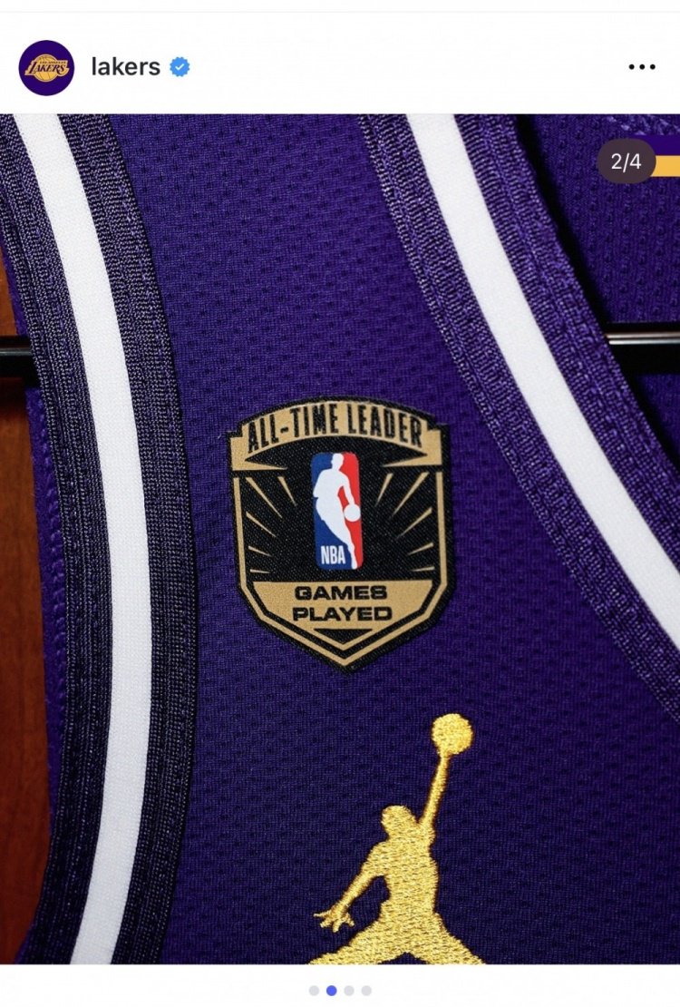 球衣补丁+定制球鞋！湖人官推回顾詹姆斯里程碑之夜：彰显伟大