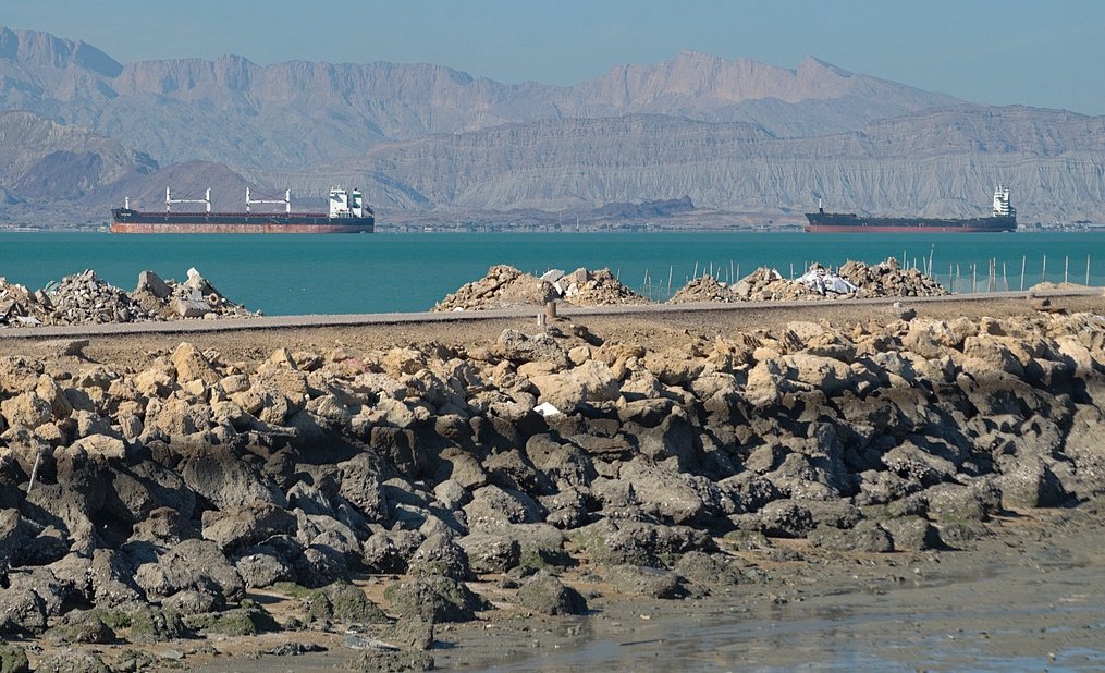 伊朗称美以袭击给波斯湾地区和霍尔木兹海峡带来危险局面