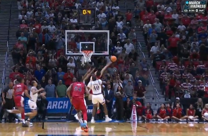 太TM刺激啦！疯三32进16 圣约翰大学压哨绝杀堪萨斯 状元热门回家