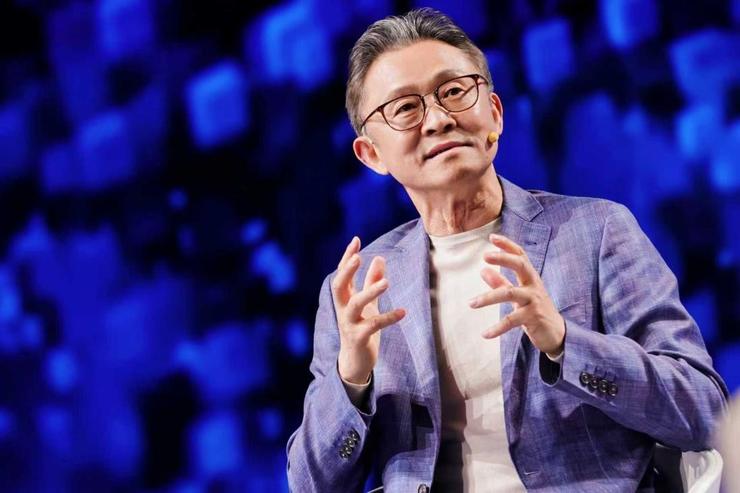 西门子中国董事长、总裁兼首席执行官肖松在西门子RXD大会主持尖峰对话