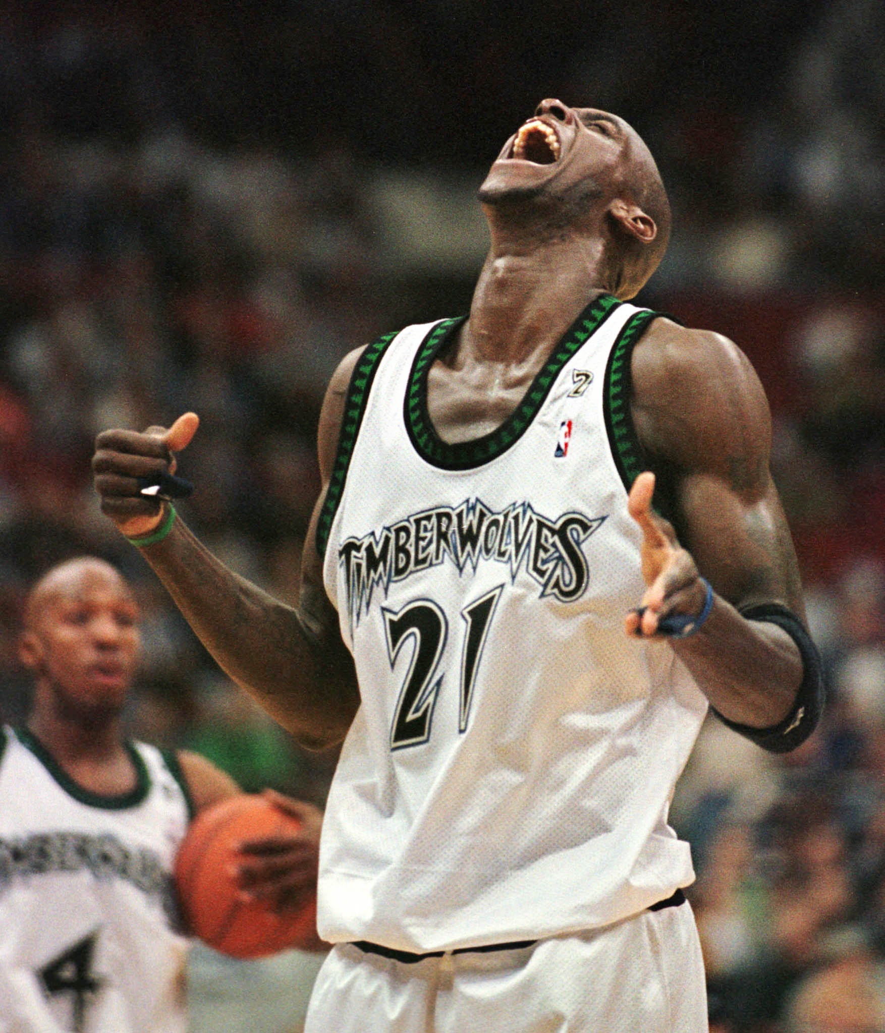 加内特：真正的篮球必须有身体对抗 现在的NBA更像一场娱乐秀