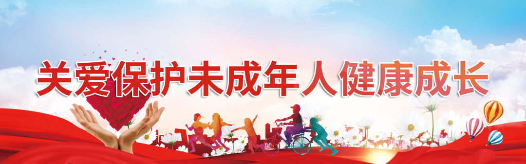 学生与机器人“小飞”互动