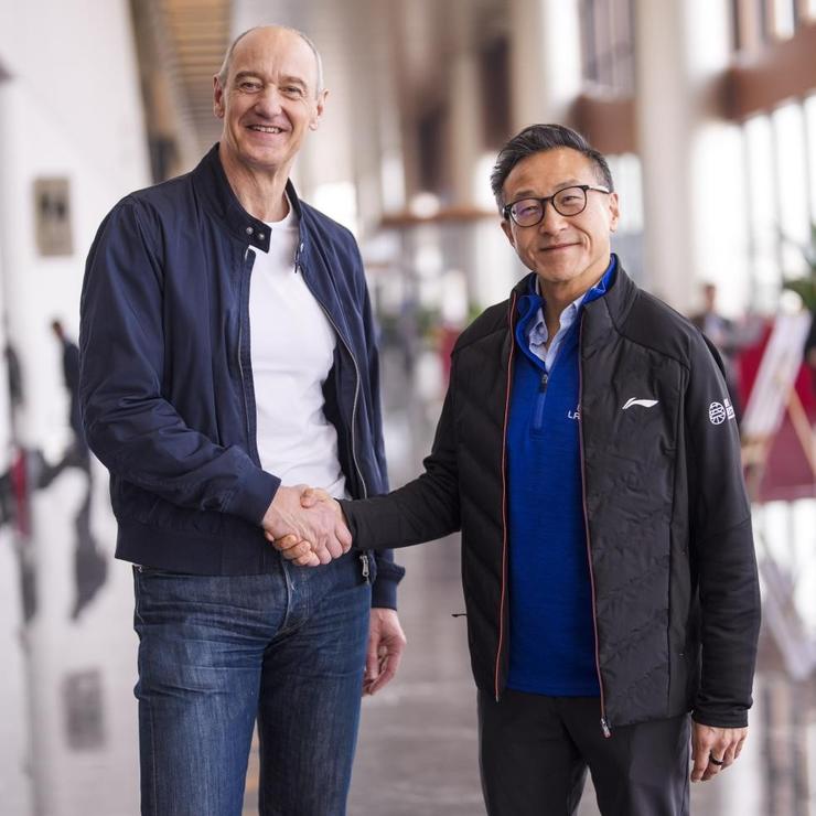 西门子股份公司董事会主席、总裁兼首席执行官博乐仁（Roland Busch）与阿里巴巴集团主席蔡崇信宣布深化合作