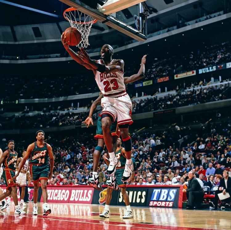 奥尼尔：乔丹就是GOAT 他超有统治力 总决赛从未失利&两次三连冠