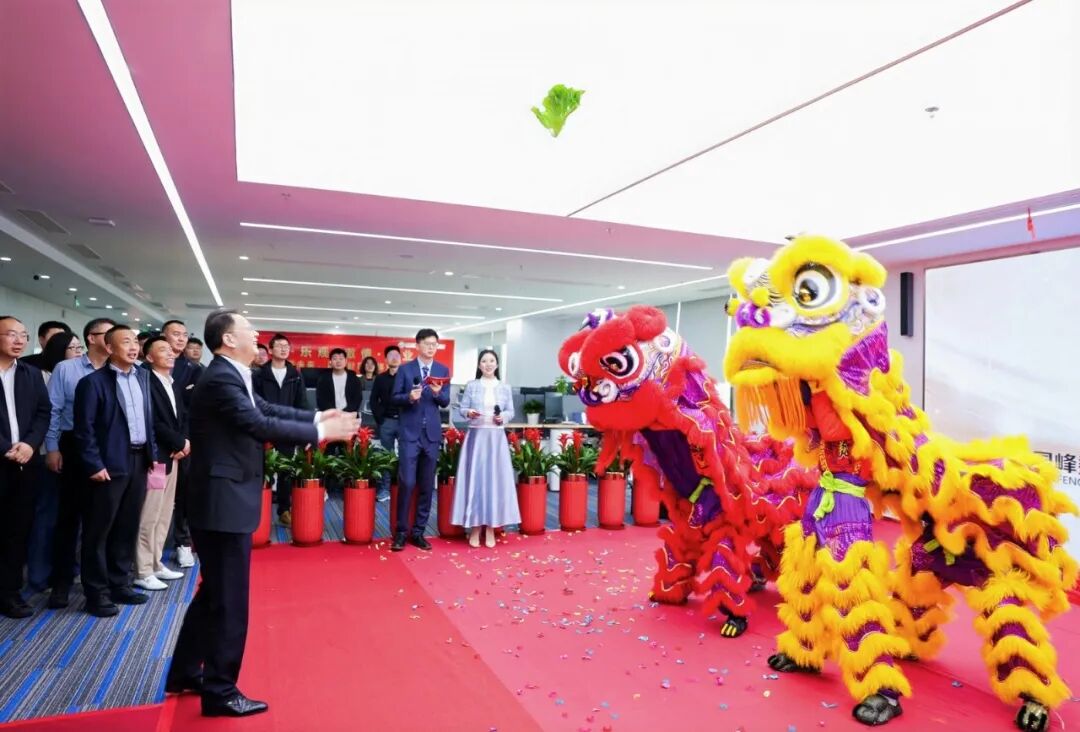 图 | 李良彬董事长出席致辞、为醒狮点睛