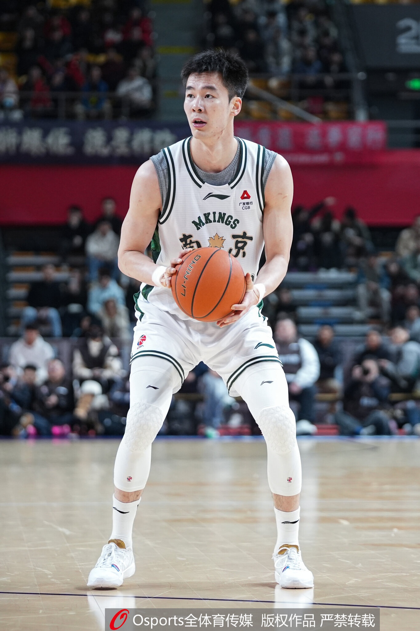 同曦官方：郭昊文崴脚受伤 赛后第一时间前往医院进行进一步检查