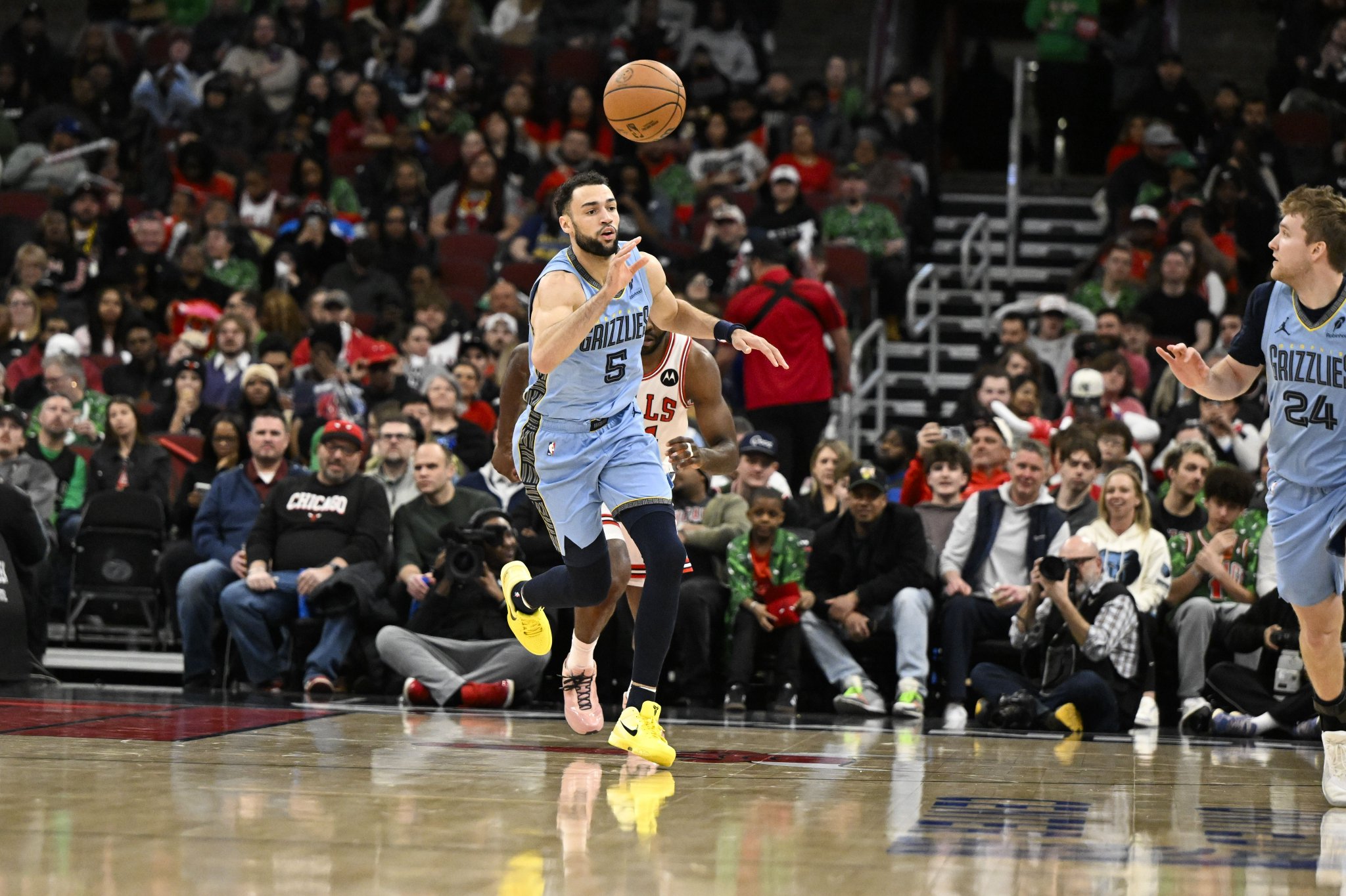 灰熊官方：球队与伯顿&德琼·雅罗两人签下第二份10天短合同