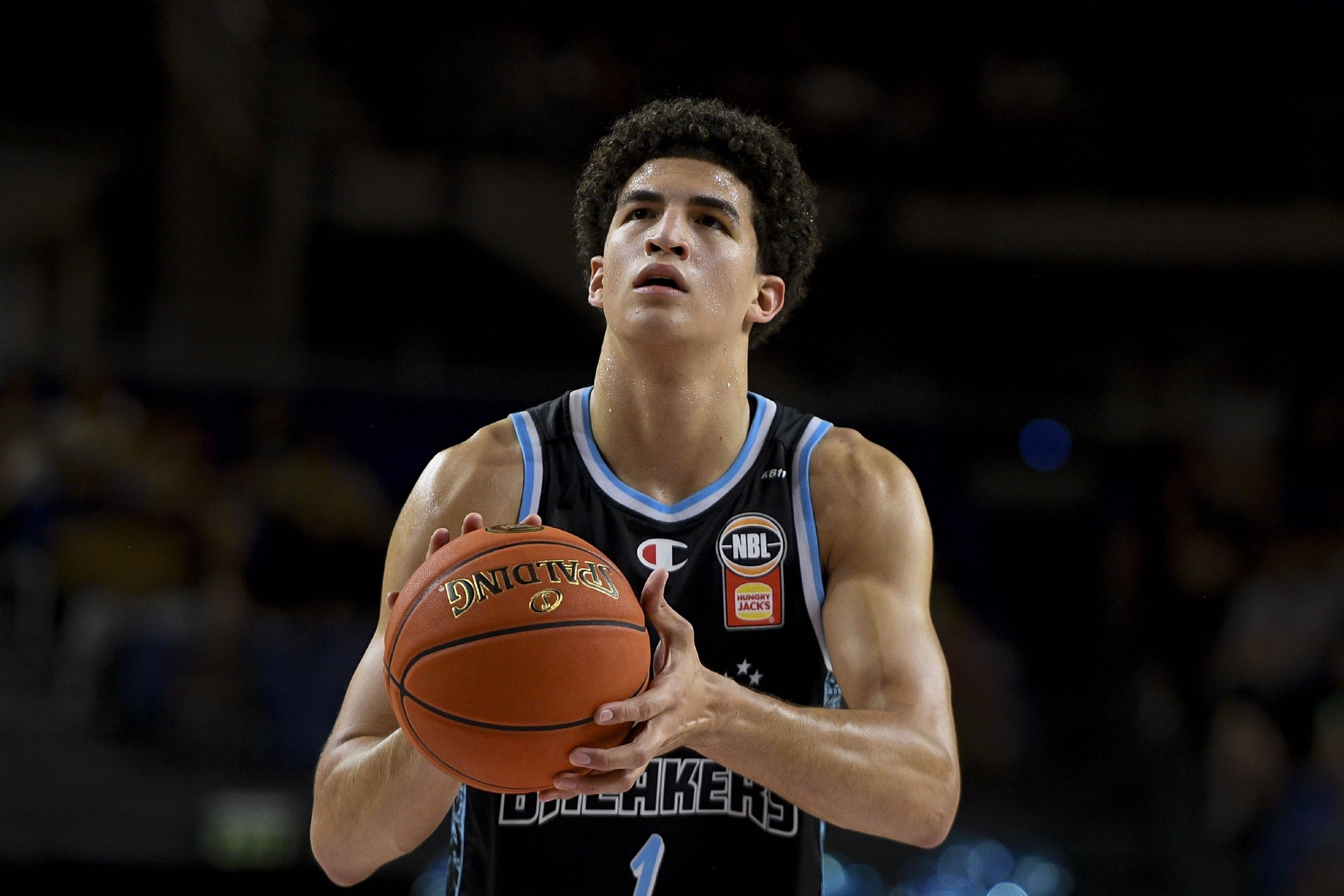 勇士GM考察过！墨西哥新星洛佩斯宣布参加NBA选秀 ESPN模拟排第11