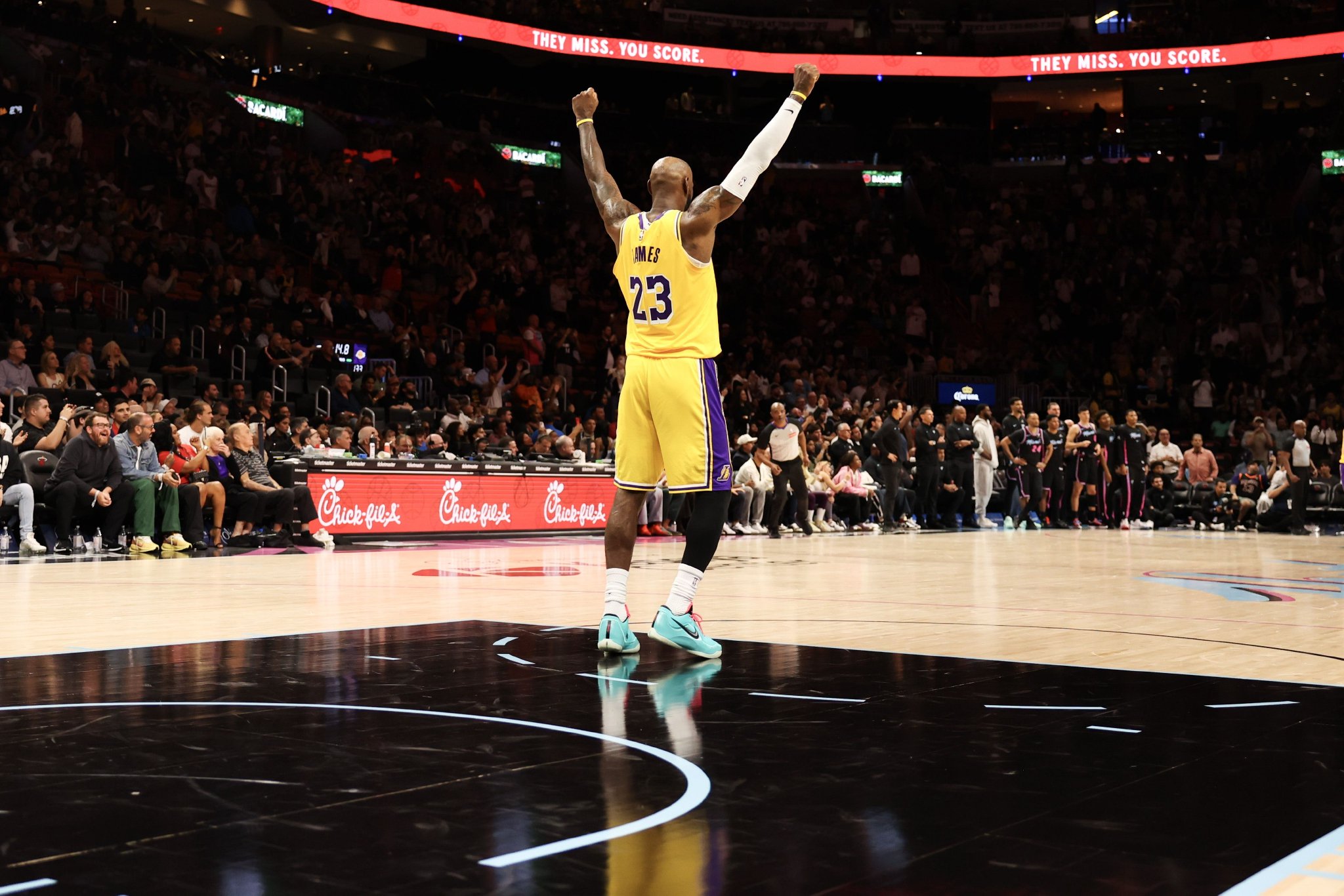 老詹为何还在打？皮尔斯：纯粹因为热爱 不然不会花这么多钱保养