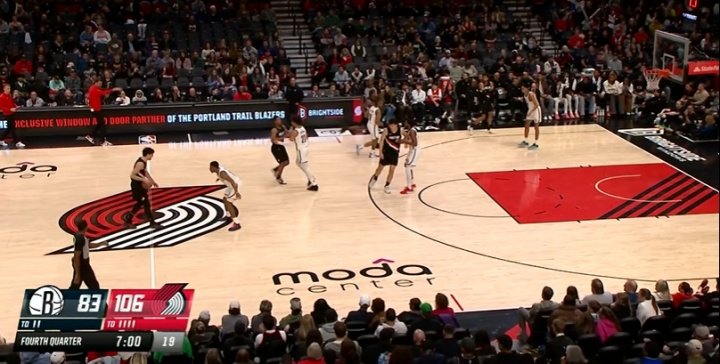 尴尬了！杨瀚森刚上场2分钟 开拓者被篮网打了个10-0