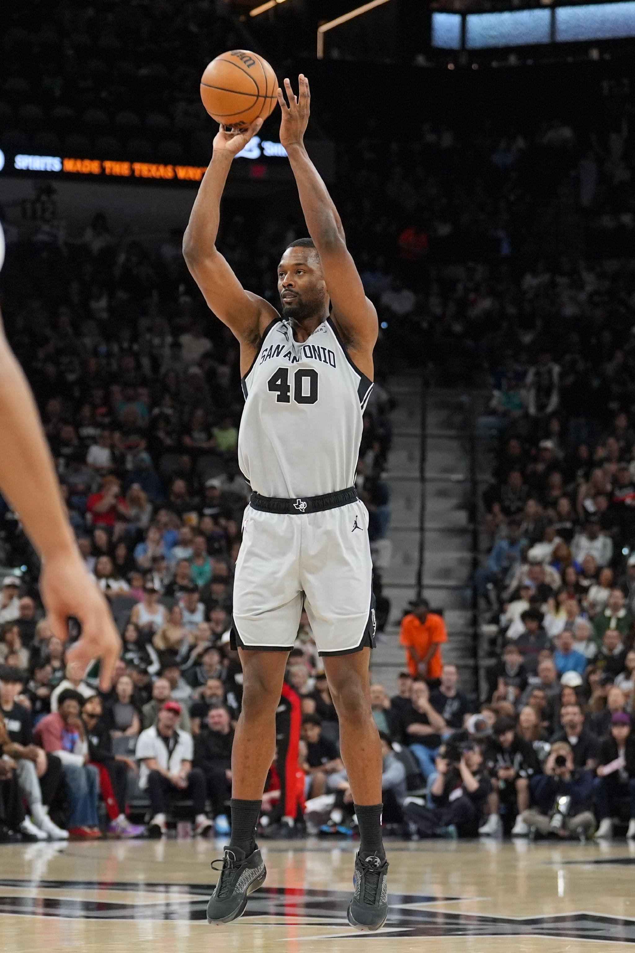 哈里森·巴恩斯：我们很少盯着战绩看 更多是复盘输掉的比赛