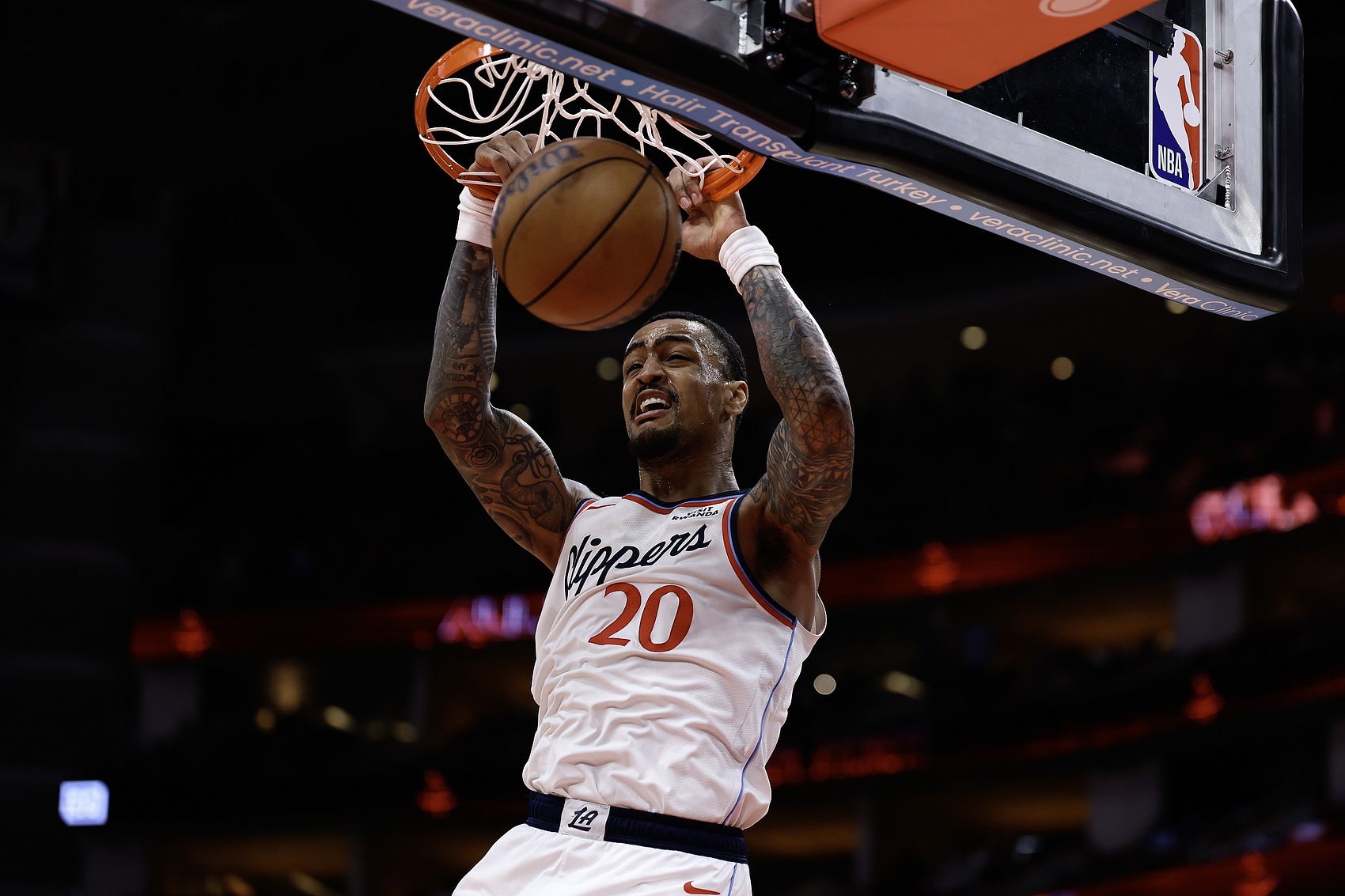 快船VS雄鹿：约翰·科林斯由大概率出战降级为出战成疑