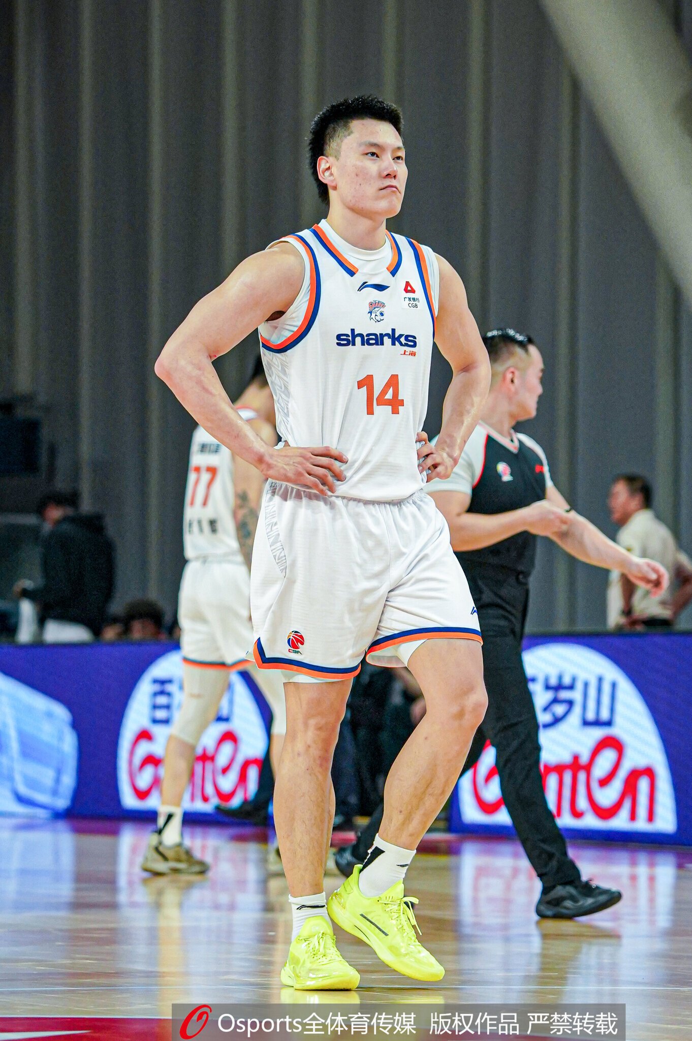 媒体人：上海替补席战斗力CBA独一档 夺冠大热门已呼之欲出