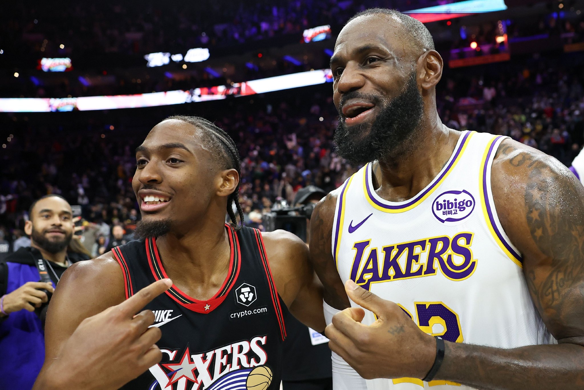 马克西：和詹姆斯训练时他总是比我早到 只要上场比赛就想打爆他